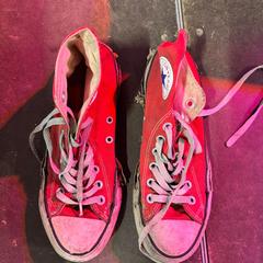 Rode sneakers All Stars rood maat 39.5, rapporterat av Into The Great Wide Open med iLost