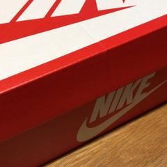 Cipő Nike, amint azt Designer Outlet Roermond az iLost segítségével jelentette.