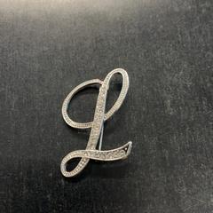 Broche Silver with brilliant-cut stones, ha sido reportado por TU/e - Receptie Matrix con iLost