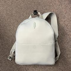 Hátizsák, amint azt Burgers' Zoo az iLost segítségével jelentette.