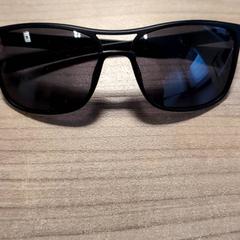 Ulleres de sol, segons ha informat Pathé Zwolle mitjançant iLost