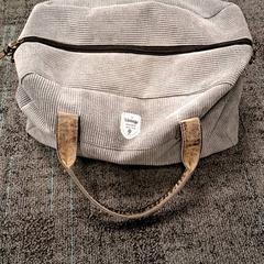 حقائب حمل وحقائب اليد، كما تم الإبلاغ عنه بواسطة Breng Nijmegen عبر iLost