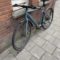 Licht blauwe Tenways fiets, segons s'ha informat a iLost