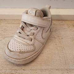 Tenisky Wit, ako bolo nahlásené DierenPark Amersfoort pomocou iLost