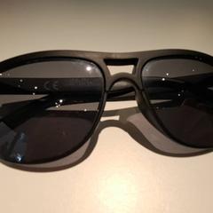 Gafas de sol Zwart, ha sido reportado por IKEA Wilrijk con iLost