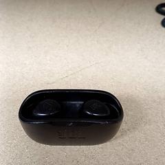 Trådlösa hörlurar & Hörlursfodral, rapporterat av Qbuzz GD Groningen Peizerweg med iLost