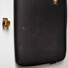 ノートパソコンケース & ヘアークリップ - Case Logic がiLostで Universiteit Gent - Faculteitsbibliotheek LW によって報告されました