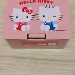 Doboz Kitty, amint azt IKEA前橋 az iLost segítségével jelentette.