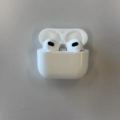 Adapter & Headphone case Wit, as reported by Regio Antwerpen - Brussel using iLost