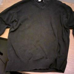 Tröja donkerblauw, v-hals, geen kap, rapporterat av Bobbejaanland med iLost