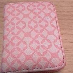 Lommebok Roze, som rapportert av Qbuzz Fryslân ved bruk av iLost