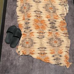 Sandàlies & Vestit Zwart, beige, segons ha informat Van der Valk Hotel Haarlem mitjançant iLost