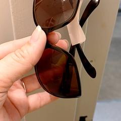 Lunettes de soleil noire et style ecailles, gisa salatu by IKEA Brest Guipavas iLost erabiliz