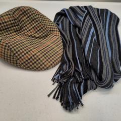 Pet en sjaal, como reportado por Rijksmuseum van Oudheden utilizando o iLost