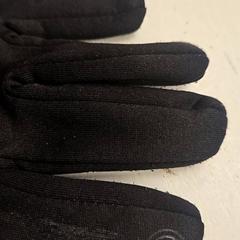 Kesztyű, amint azt GVB az iLost segítségével jelentette.