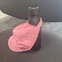 Mütze En een drinkfles, gemeldet von Connexxion Haarlem AML über iLost
