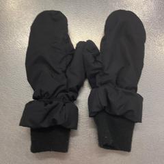 Luva handshoen, como reportado por IKEA Utrecht utilizando o iLost