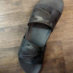 Sandále, ako bolo nahlásené Inntel Hotels Amsterdam Centre pomocou iLost