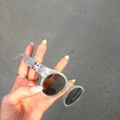 Des lunettes de soleil Sølv/blå glitter, a été signalé par IKEA Leangen utilisant iLost