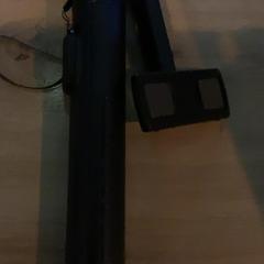 Telefon tartó, amint azt MEININGER Hotel Köln West az iLost segítségével jelentette.