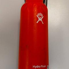 Láhev na vodu, jak nahlášeno Vrije Universiteit Amsterdam pomocí iLost