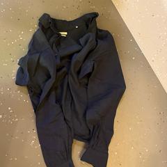 Skjorte BLACK, som rapportert av Room Mate Bruno ved bruk av iLost