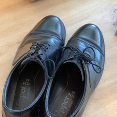 Chaussure Black Upper shoes, a été signalé par MEININGER Hotel Köln West utilisant iLost