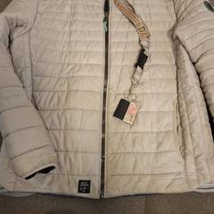 Giacca Beige, come riportato da Connexxion Zeeland utilizzando iLost