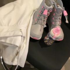 Zapato, Pantalóns & Biberón, segundo informou MEININGER Hotel Paris Porte de Vincennes usando iLost