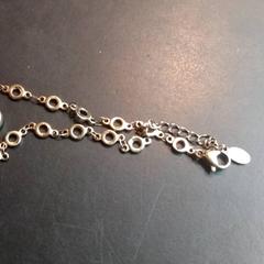 Pulseira, segundo informou TivoliVredenburg usando iLost