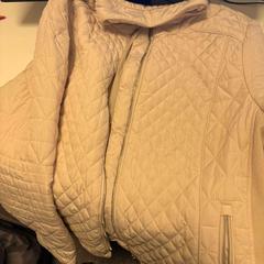 İLost kullanarak Ramada by Wyndham Amsterdam Airport Schiphol tarafından bildirildiği gibi Dış giyim Cream