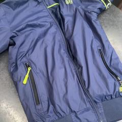 Jaqueta, segons ha informat Rotterdam The Hague Airport mitjançant iLost