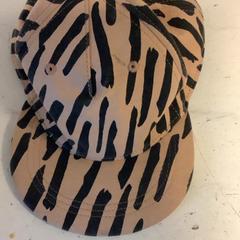 Kšiltovka Kinderpet Lichtbruin, tijgerprint, jak nahlášeno Artis pomocí iLost