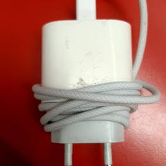 Telefoonoplader, zoals gemeld door UvA REC met iLost