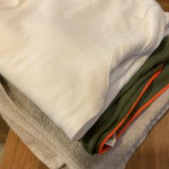 Ensemble serviettes et t shirt, amint azt MEININGER Hotel Marseille Centre la Joliette az iLost segítségével jelentette.