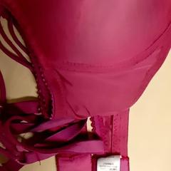 BH Pink, zoals gemeld door Mövenpick Hotel Amsterdam City Centre met iLost