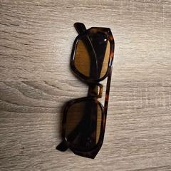 Sluneční brýle, jak nahlášeno Van der Valk Hotel Assen pomocí iLost