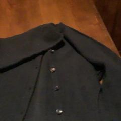 Gilet Zwart vestje, a été signalé par Café Leentje utilisant iLost