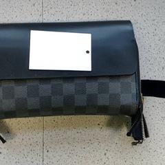 Borsa Loqman, come riportato da Centraal magazijn utilizzando iLost