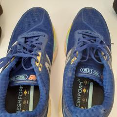 Oinetakoak, gisa salatu by Centraal magazijn iLost erabiliz