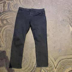 Pantalons en denim zwart, a été signalé par Haven Hotel Rotterdam utilisant iLost
