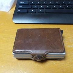 Cartera wallet, segons ha informat Carlton Beach Hotel mitjançant iLost