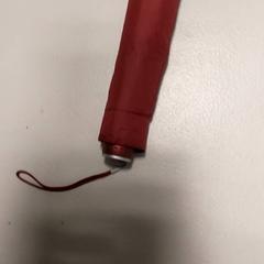Parapluie pliant, a été signalé par Centraal magazijn utilisant iLost