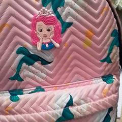 Mochila Roze, Sienne, segundo informou Qbuzz Fryslân usando iLost