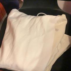 Camisola com capuz, como reportado por MEININGER Hotel Bordeaux Gare Saint-Jean utilizando o iLost