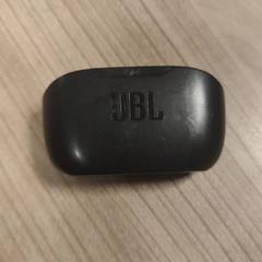 Fülhallgató JBL, amint azt Pathé Zwolle az iLost segítségével jelentette.