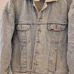 Jakke, som rapportert av HvA Amstelcampus ved bruk av iLost