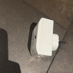 Adaptador White plastic, segons ha informat MEININGER Hotel Amsterdam City West mitjançant iLost