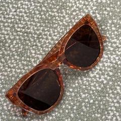 Des lunettes de soleil, a été signalé par Pathé Helmond utilisant iLost