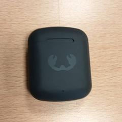 Pouzdro na airpods Grijs, leeg, jak nahlášeno Arriva Vechtdallijnen pomocí iLost